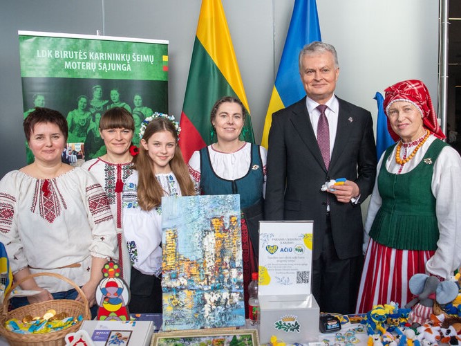 birutietės dalyvavo Knygų mugėje