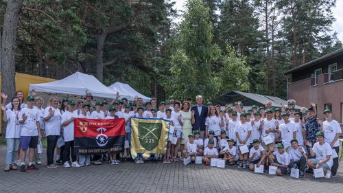 Prezidentas su pirmąja ponia dalyvavo Lietuvos ir Ukrainos karių vaikams skirto stovyklos atidaryme