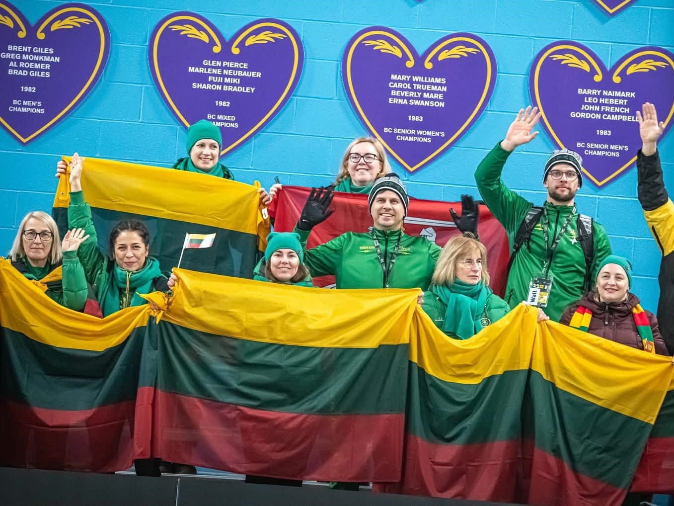 Birutietės palaiko Lietuvos komandą