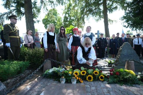 Birutietės pagerbė V. Nagiaus-Nagevičių Kretingoje
