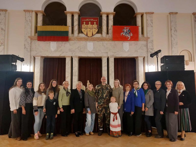 Premjera „Mergaitė su šautuvu“ Lietuvos karininkų ramovėje