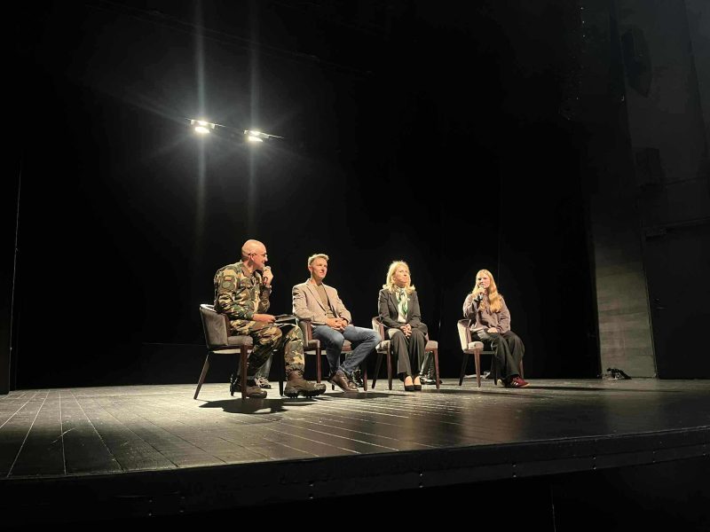 Vilniaus teatro „Lėlė“ spektaklis „Mergaitė su šautuvu“ Klaipėdoje